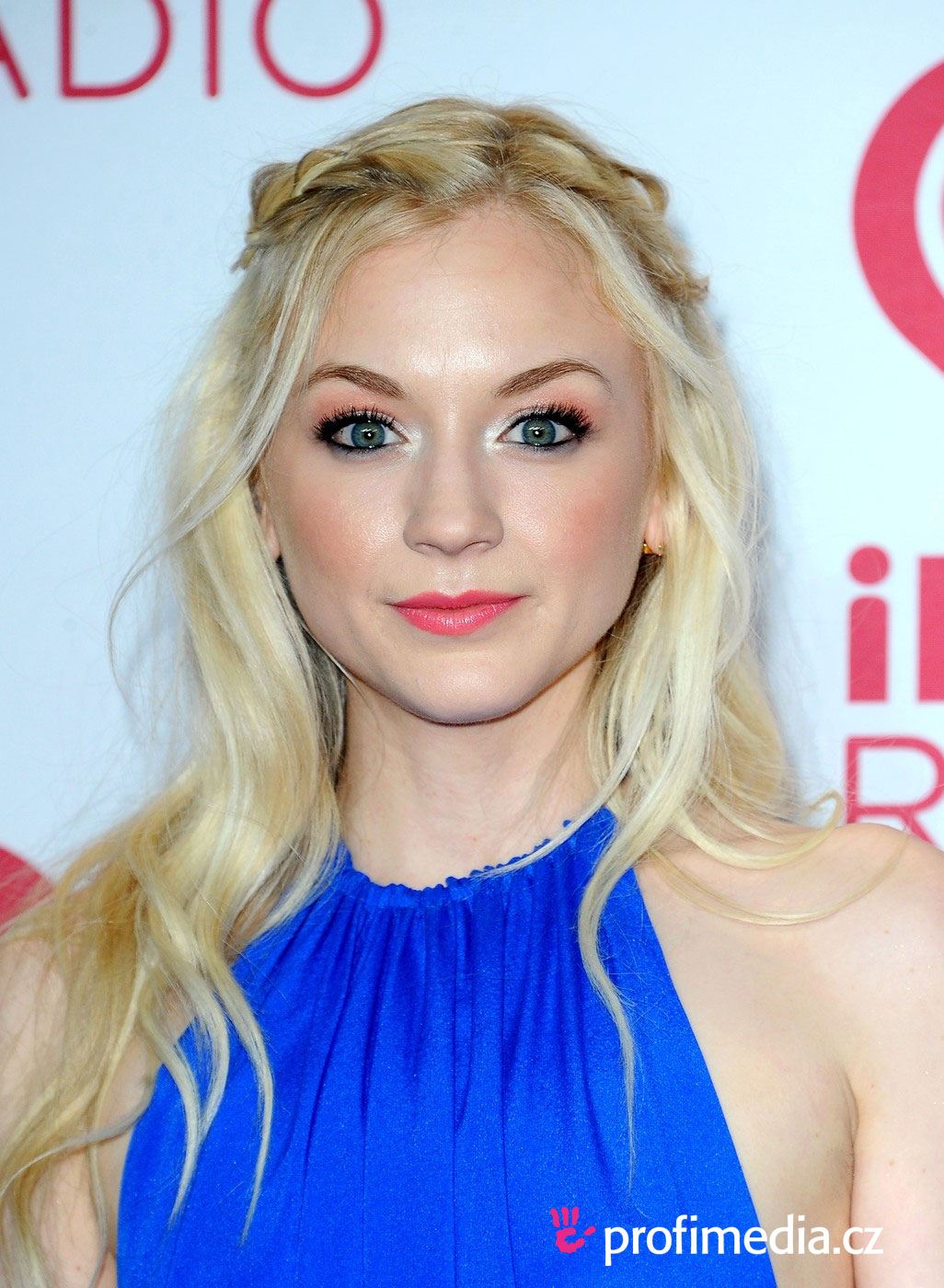 you can try this Emily Kinney&#39;s hairstyle with your own photo upload at easyHairStyler - kinney800-2014-10-02-093317