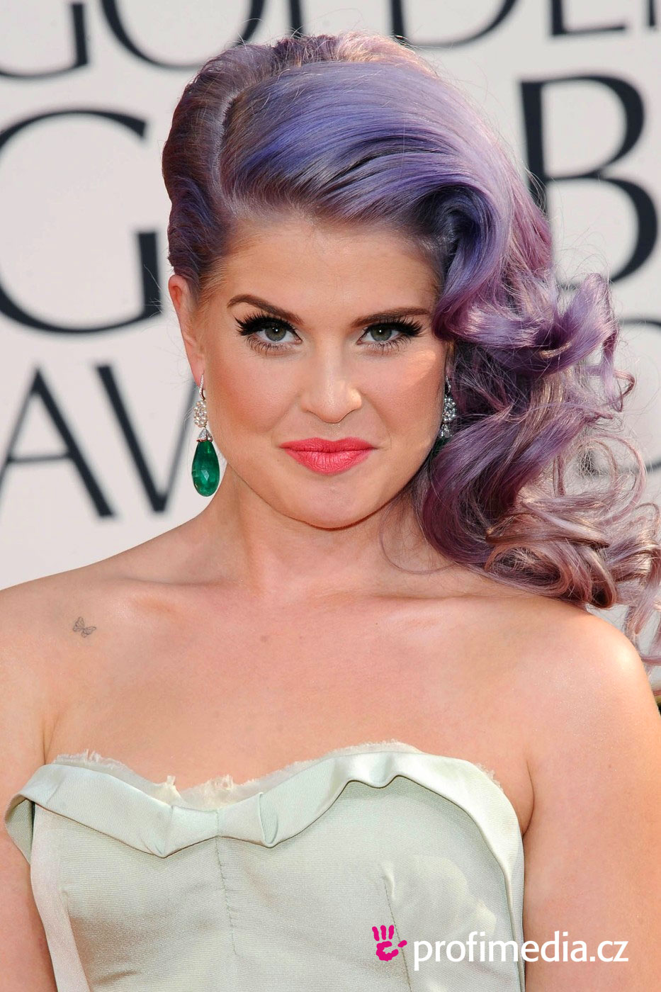 Do you think Kelly Osbourne totally sexy and hot