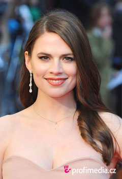 Coafurile vedetelor - Hayley Atwell