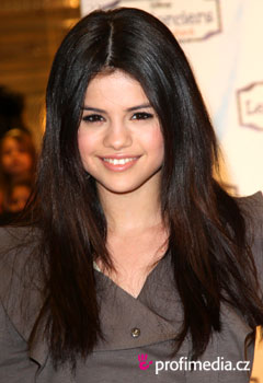 Coafurile vedetelor - Selena Gomez