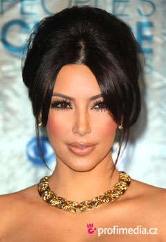 Fryzury gwiazd - Kim Kardashian