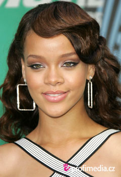 Fryzury gwiazd - Rihanna