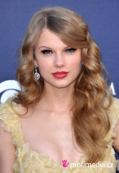 Fryzury gwiazd - Taylor Swift