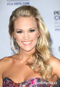 Peinados de famosas - Carrie Underwood