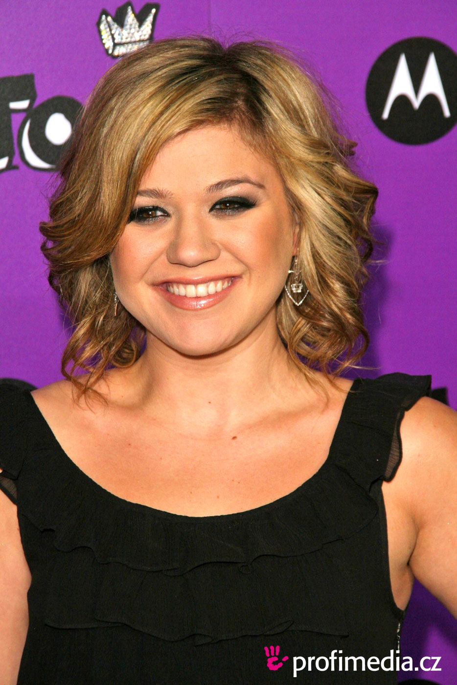 Kelly Clarkson - - hairstyle - easyHairStyler