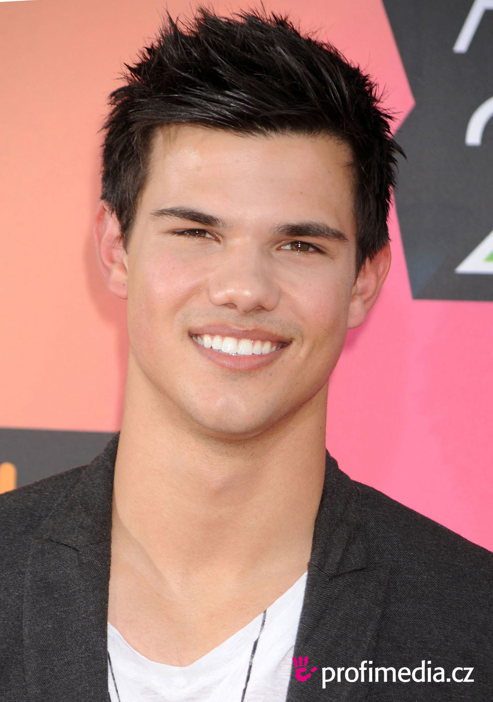 Taylor Lautner Hairstyle Easyhairstyler.