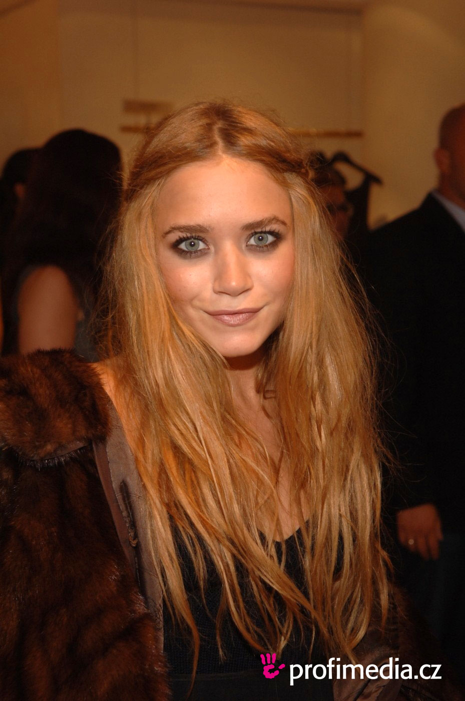 Mary-Kate Olsen - - hairstyle - easyHairStyler
