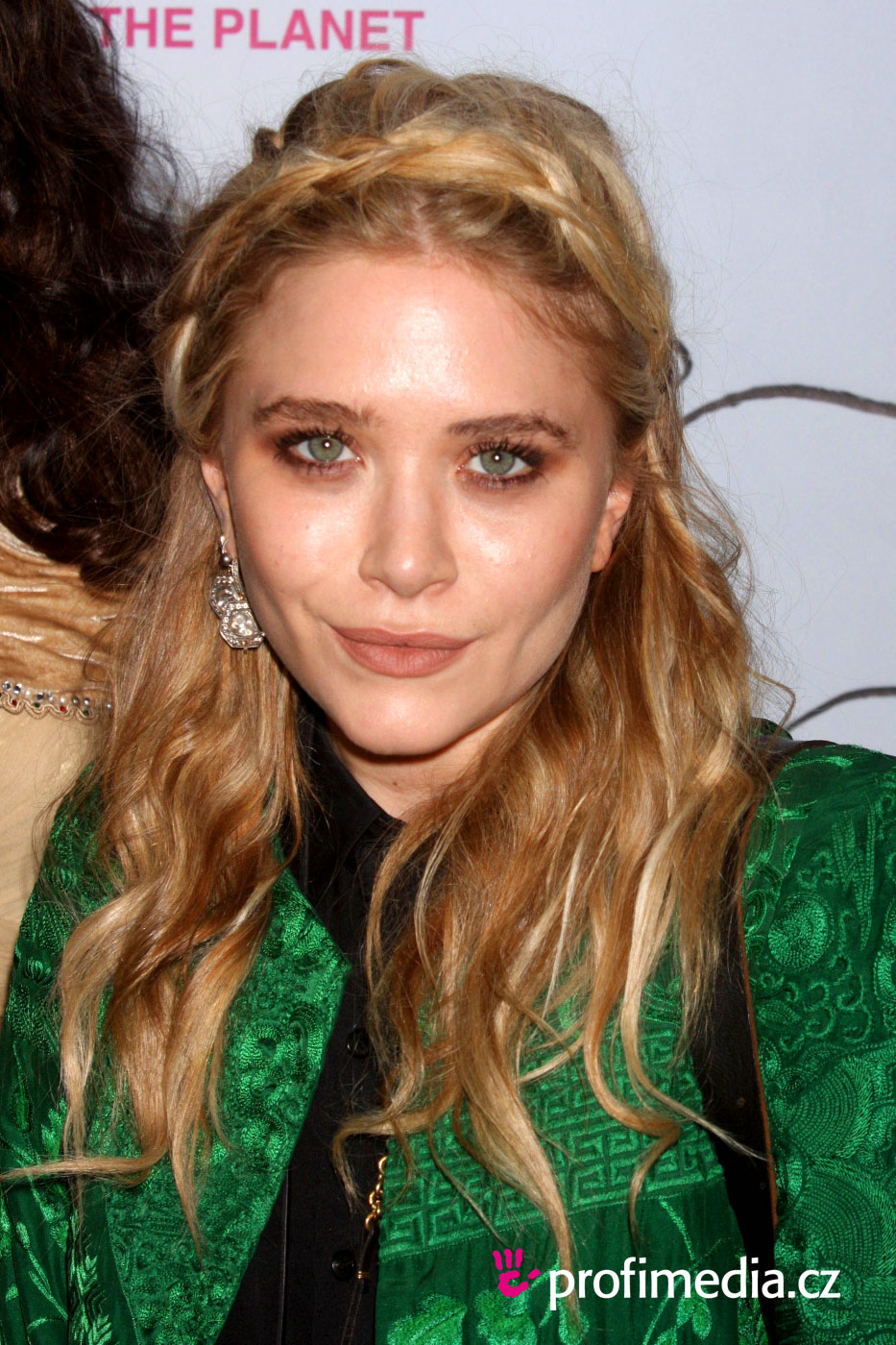 Mary-Kate Olsen - - hairstyle - easyHairStyler