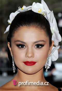 Fryzury gwiazd - Selena Gomez