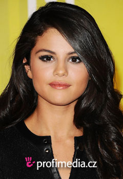 Účesy celebrít - Selena Gomez