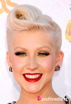 Účesy celebrit - Christina Aguilera