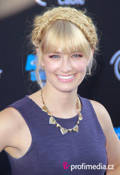 Acconciature delle star - Beth Behrs