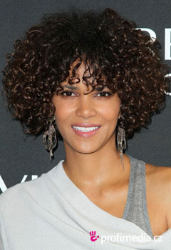 Coafurile vedetelor - Halle Berry