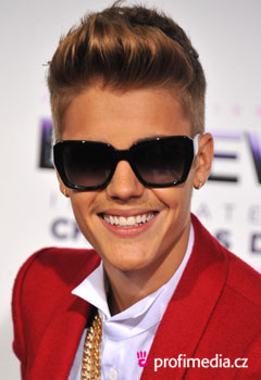Účesy celebrít - Justin Bieber