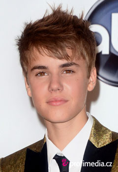 Fryzury gwiazd - Justin Bieber