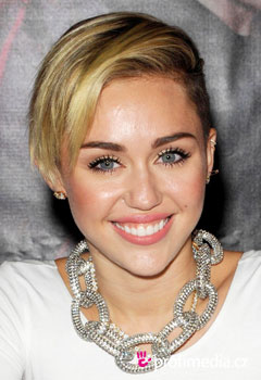 Účesy celebrit - Miley Cyrus