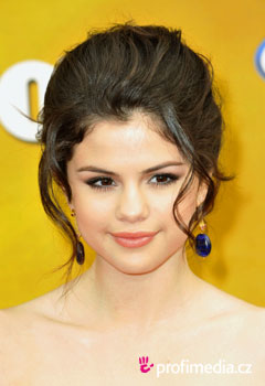 Coafurile vedetelor - Selena Gomez
