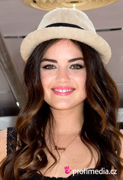 Coafurile vedetelor - Lucy Hale
