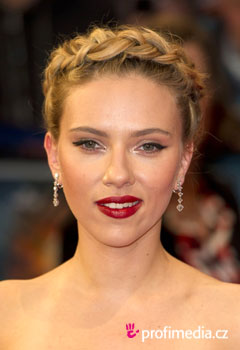 Účesy celebrit - Scarlett Johansson