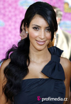 Účesy celebrit - Kim Kardashian