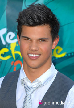 Účesy celebrit - Taylor Lautner