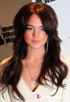 Účesy celebrit - Lindsay Lohan