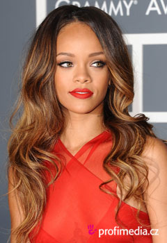Účesy celebrít - Rihanna