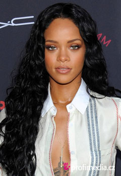 Účesy celebrit - Rihanna