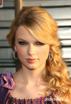 Peinados de famosas - Taylor Swift