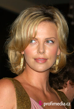 Acconciature delle star - Charlize Theron