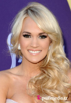 Účesy celebrit - Carrie Underwood