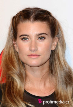 Acconciature delle star - Charley Webb